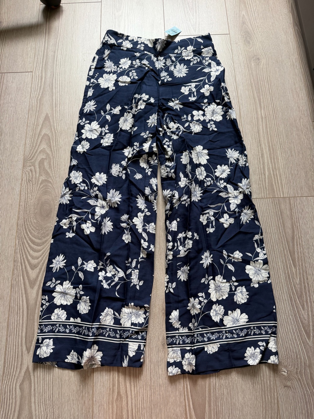 LOFT Floral Flowy Pull-on Wide Leg Pants lightweight navy white summer beach